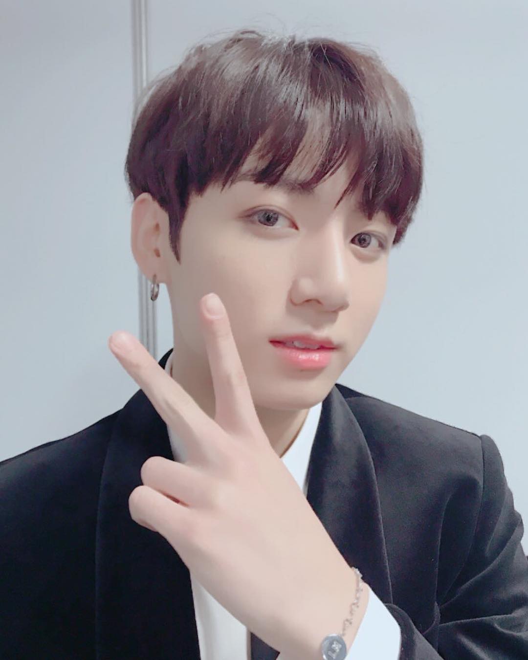 Jungkook Age 2022 Biography, Wiki, Height, Girlfriend, Parents, Family ...
