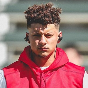 How Tall Is Patrick Mahomes ? Height Weight, Net Worth 2022, Wife ...