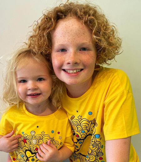 Child Actor Logan Matthews Image With Sister