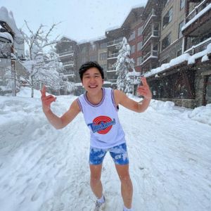 Sam Song Li Enjoying Snowfall